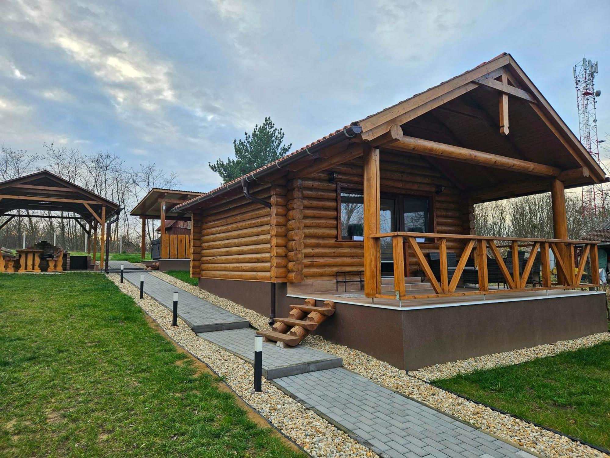 Toparti Roenkhaz Appartement